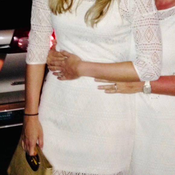 EXPRESS Crochet Eyelet White &‎ Cream Quarter Sleeved Lined Dress SZ SMALL EUC - Picture 3 of 8